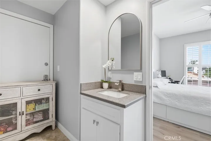 2nd bedroom en suite bath