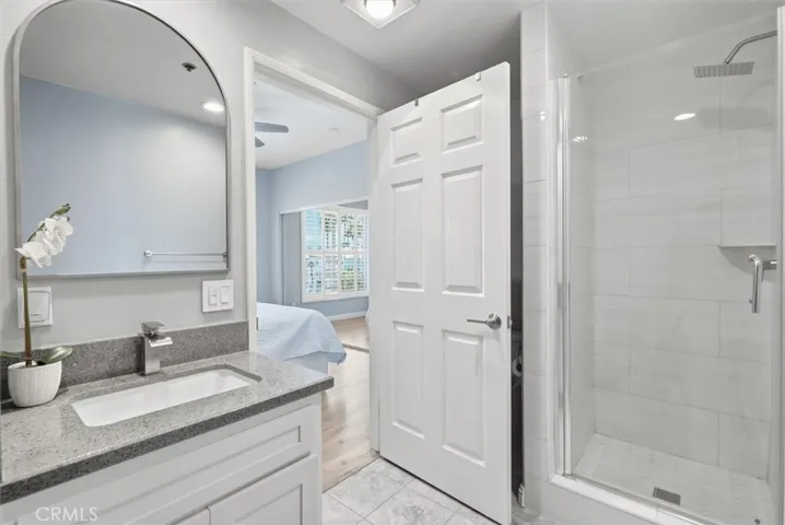 2nd bedroom en suite bath