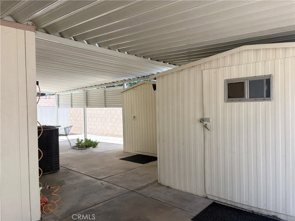 2 back sheds 1 with power