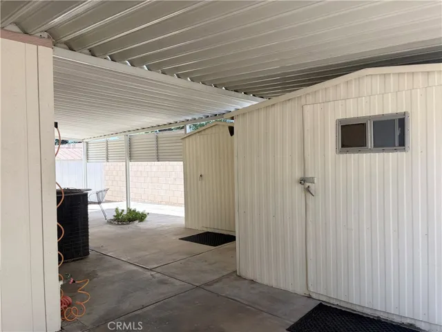 2 back sheds 1 with power