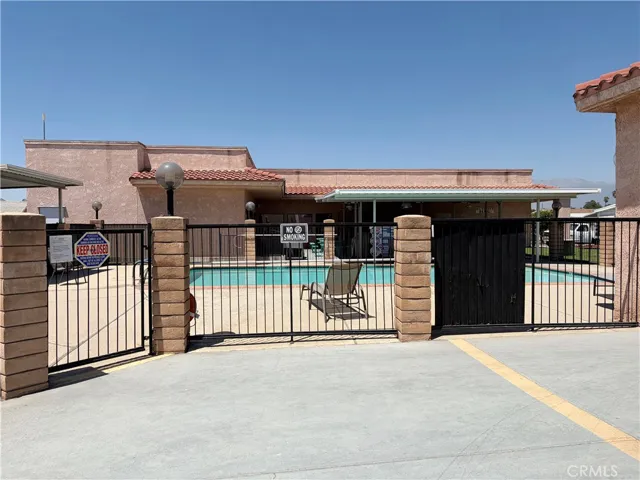 Amenities, pool, clubhouse and gym