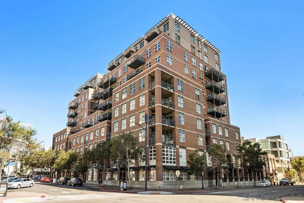 Facade/Exterior Front