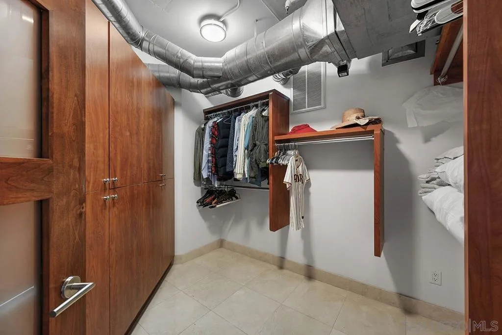 Walk-in Closet