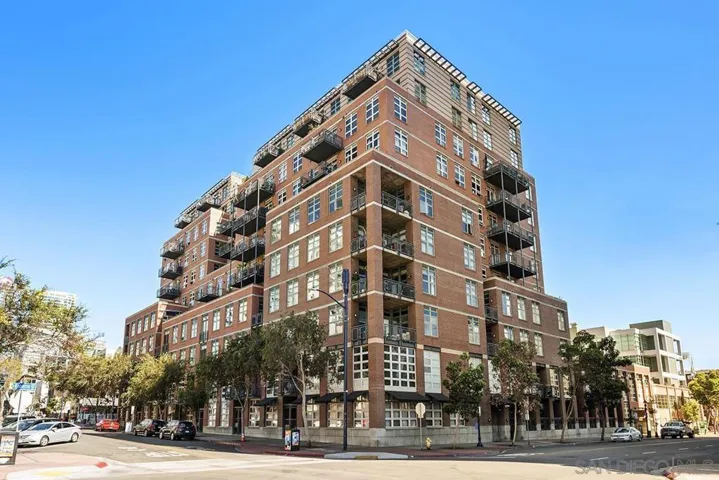 Facade/Exterior Front