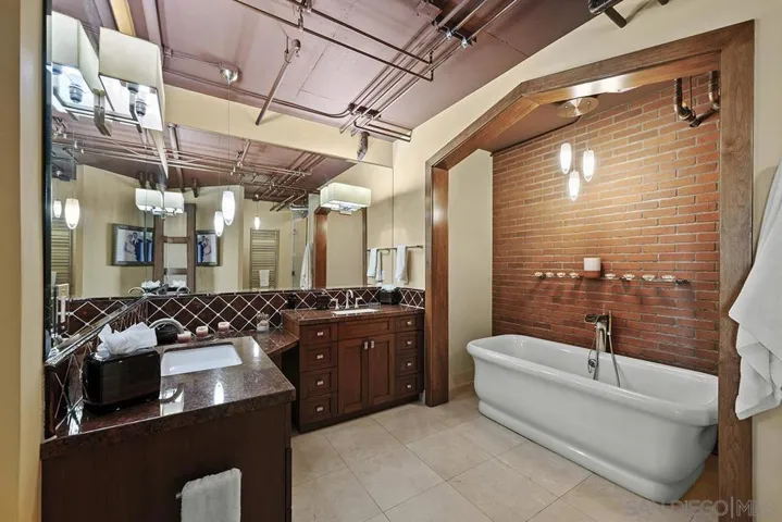 Primary Bath/Spa