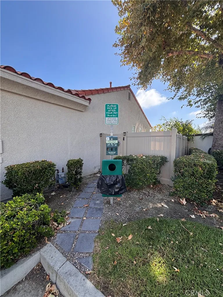 Pet bag station in the neighborhood