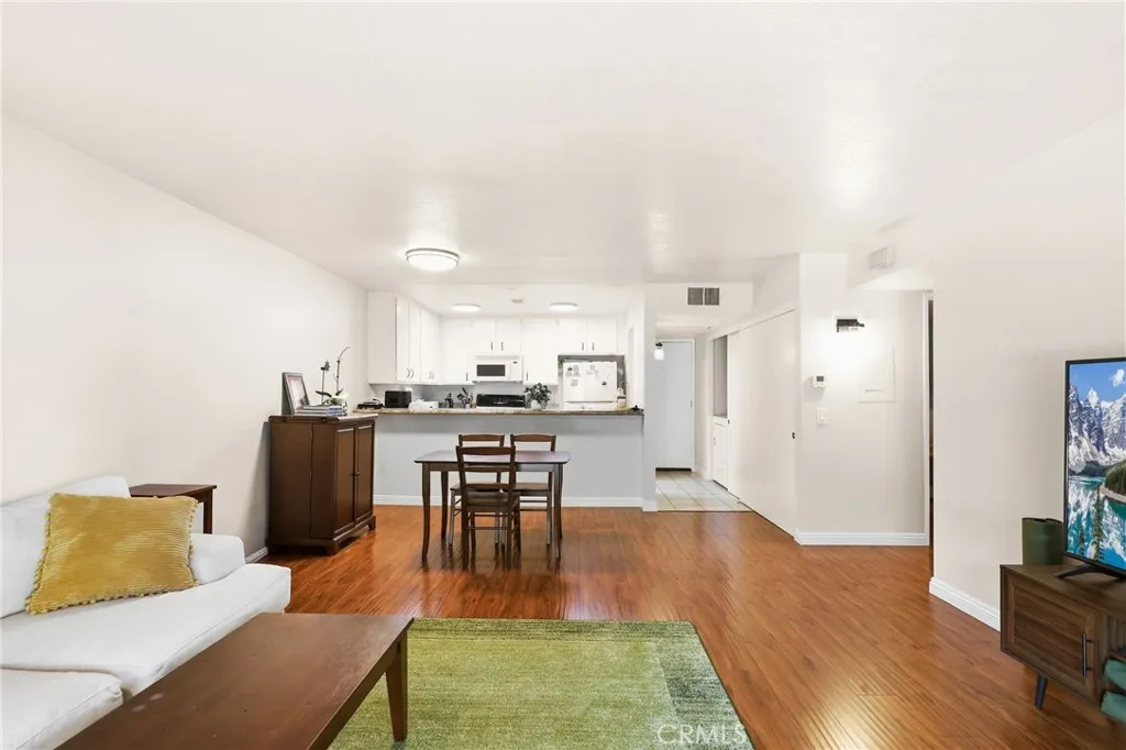 44 Tangelo 298, Irvine, California 92618 — photo 4