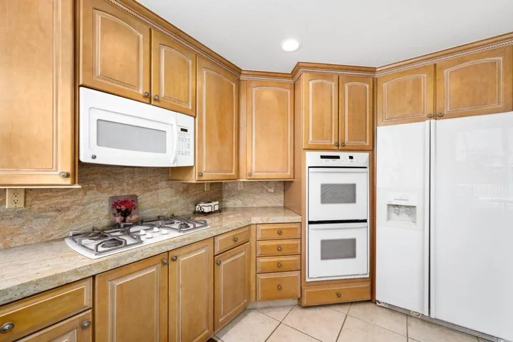 25-web-or-mls-BWInverness1120_025