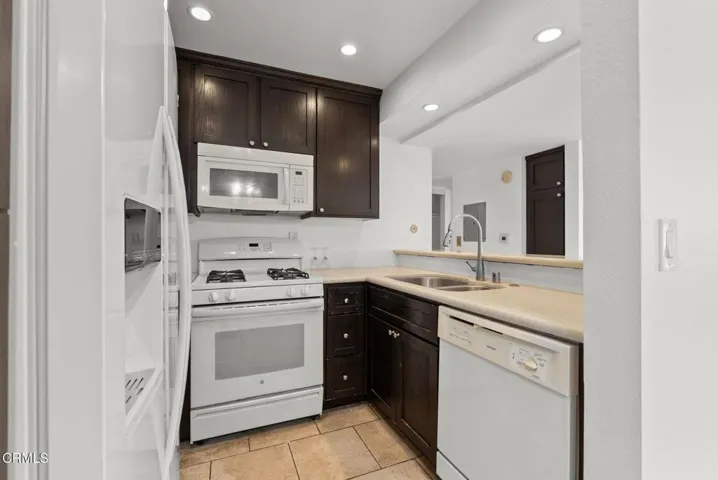 5325 Newcastle Avenue 126, Encino, California 91316 — photo 5