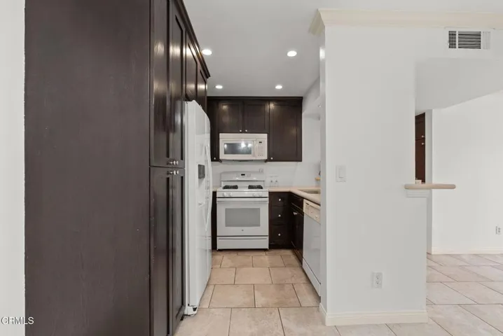 5325 Newcastle Avenue 126, Encino, California 91316 — photo 4
