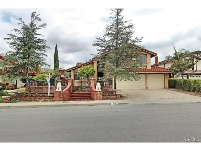 864 N Lorri