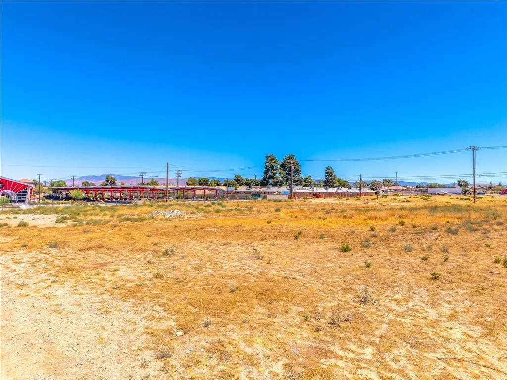 15335 Bear Valley, Hesperia, California 92345 — photo 5