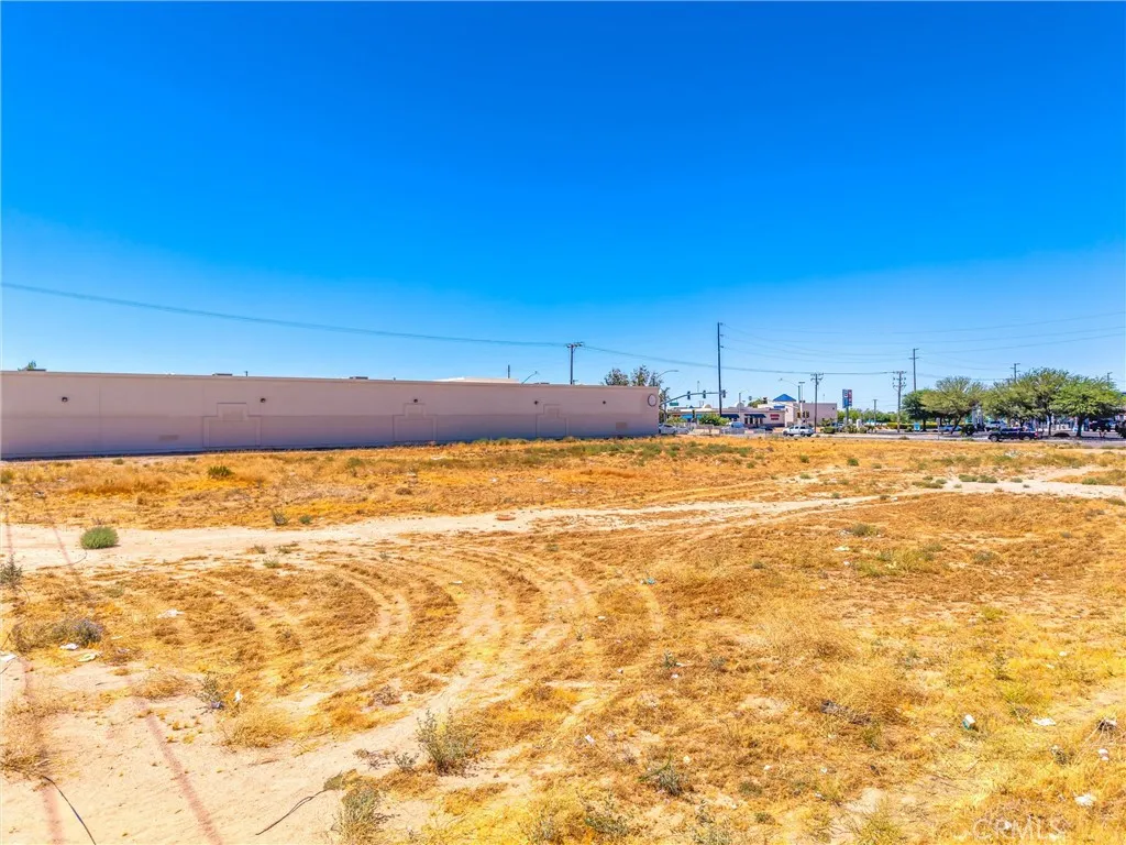 15335 Bear Valley, Hesperia, California 92345 — photo 4