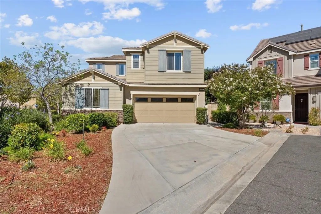 Two Car Garage with ample driveway space