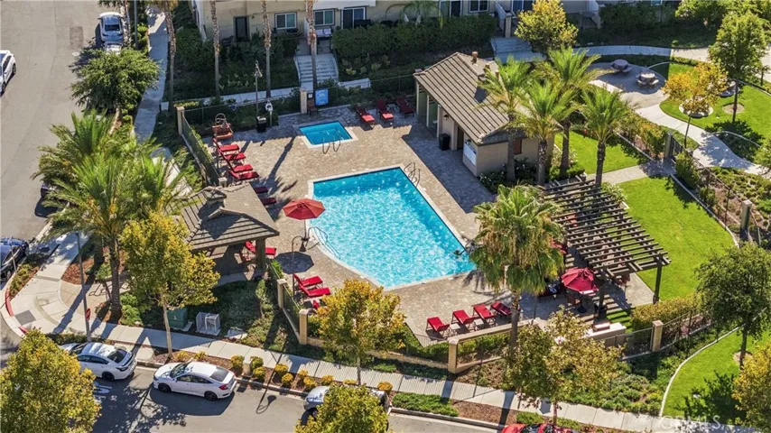 Community Pool, Spa, and BBQ Area