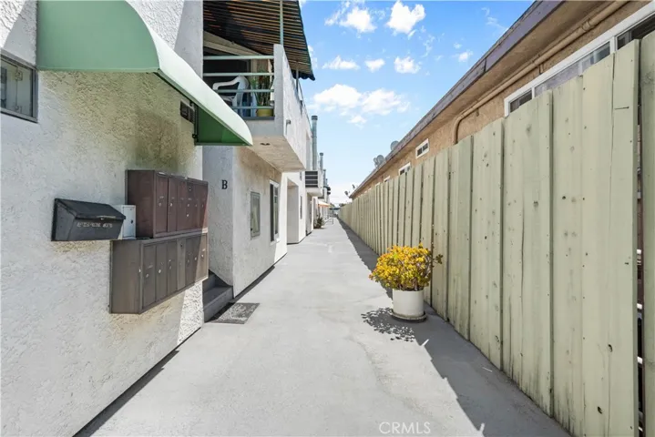 6036 Hazelhurst #c, North Hollywood, California 91606 — photo 4