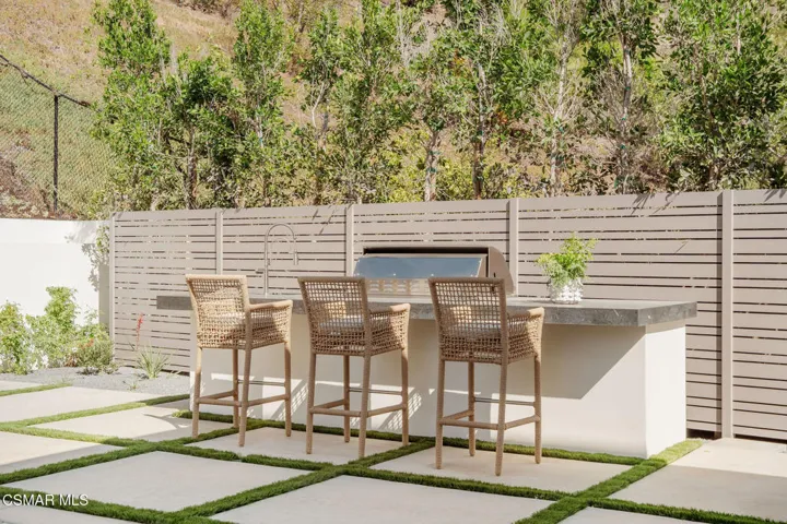 Built In BBQ & Outdoor Kitchen
