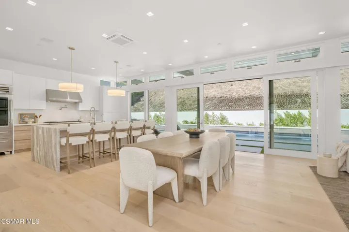 Kitchen/ Dining Area