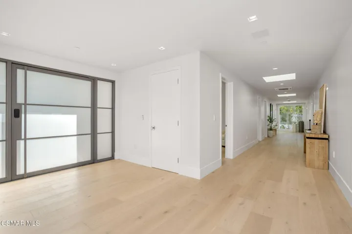 Foyer/ Hallway