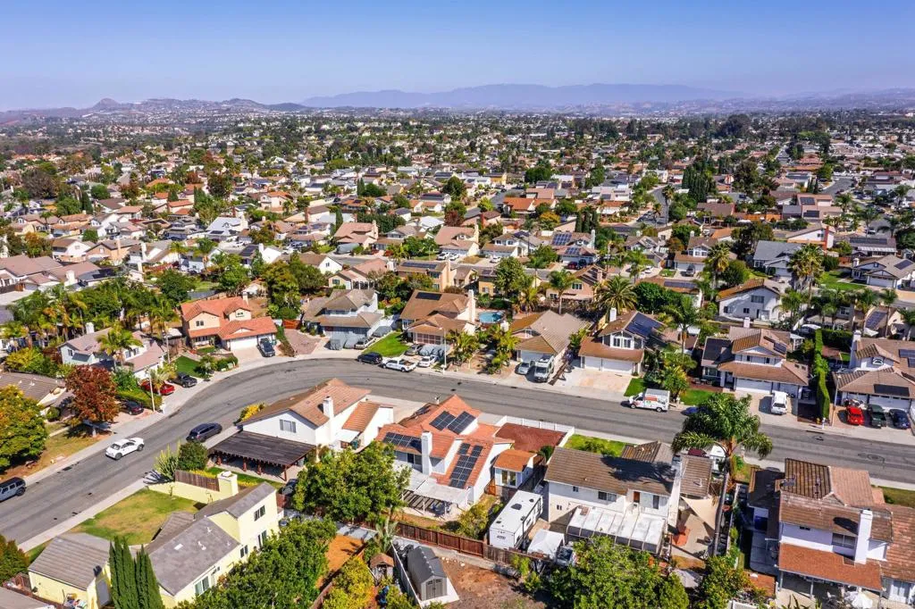 An Invitig Oceanside Neighborhood
