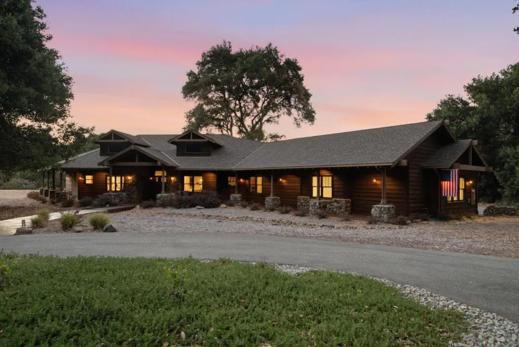 12401 Merriman Ln