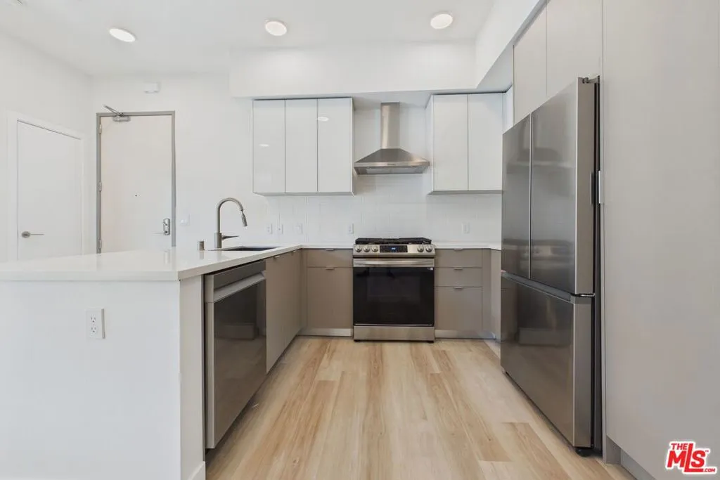 9900 Venice 609, Culver City, California 90232 — photo 4