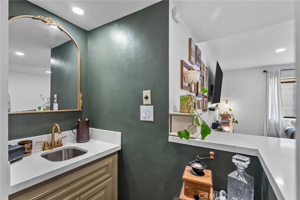 Wet Bar/Coffee Bar