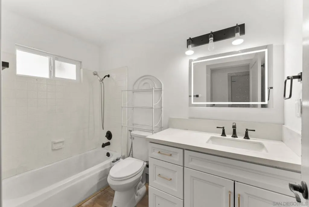 Living space bathroom 1