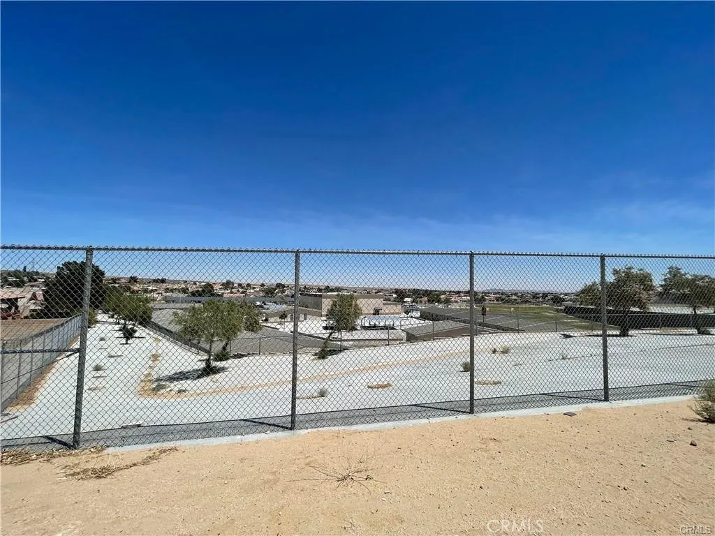 14008 Topmast, Helendale, California 92342 — photo 4