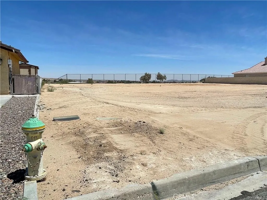 14008 Topmast, Helendale, California 92342 — photo 5