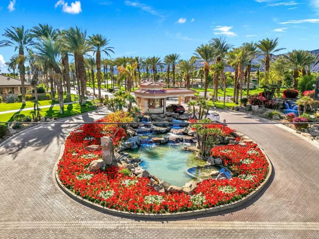 Heritage Palms Entry 01