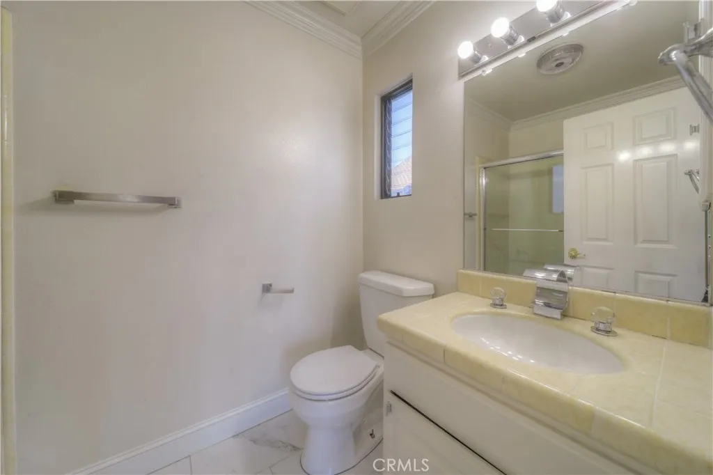 2nd Floor Rear Bedroom/Bath