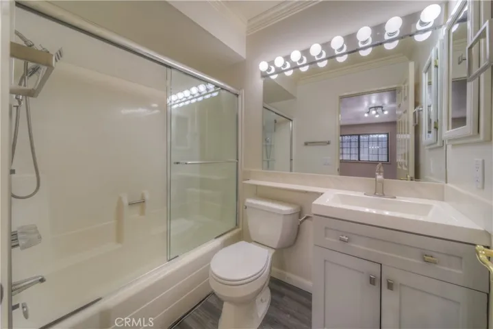 1st Floor Bathroom