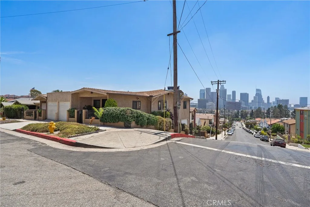 1024 Figueroa Ter