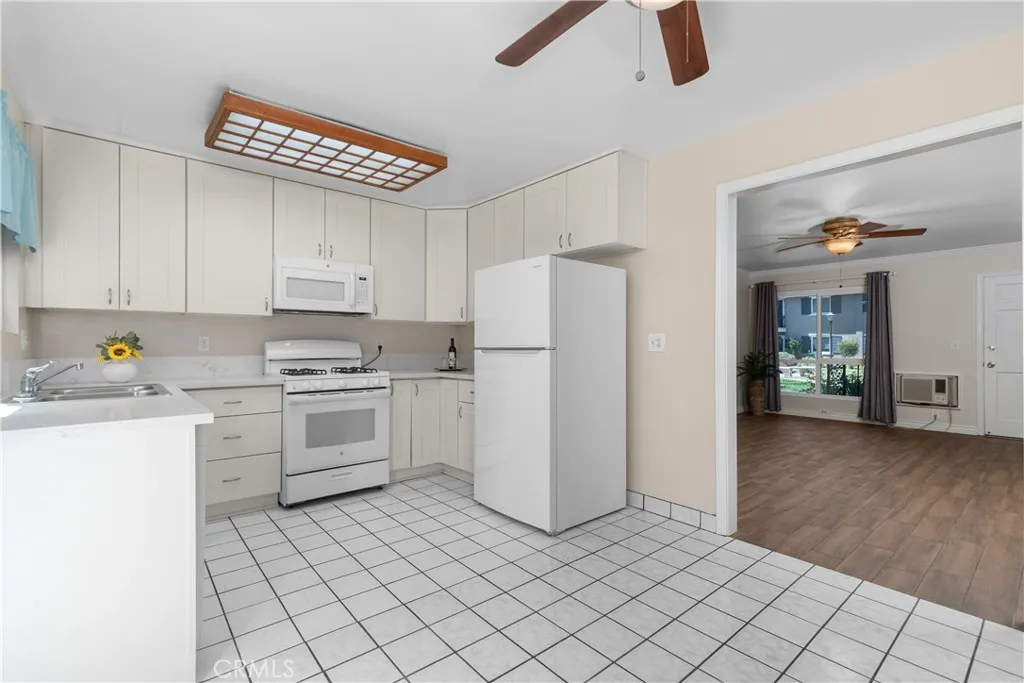 660 S Glassell Street 45, Orange, California 92866 — photo 5