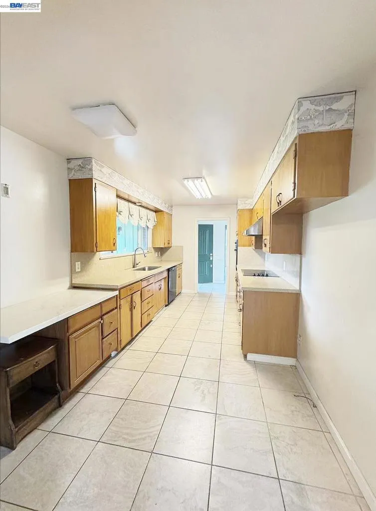 2465 W Benjamin Holt Dr, Stockton, California 95207 — photo 5