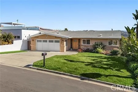 Imagine the life in this upscale beach community. If you have always dreamed of being able to walk to the beach, market, restaurants, entertainment and shops, then is postcard-perfect neighborhood is for you.