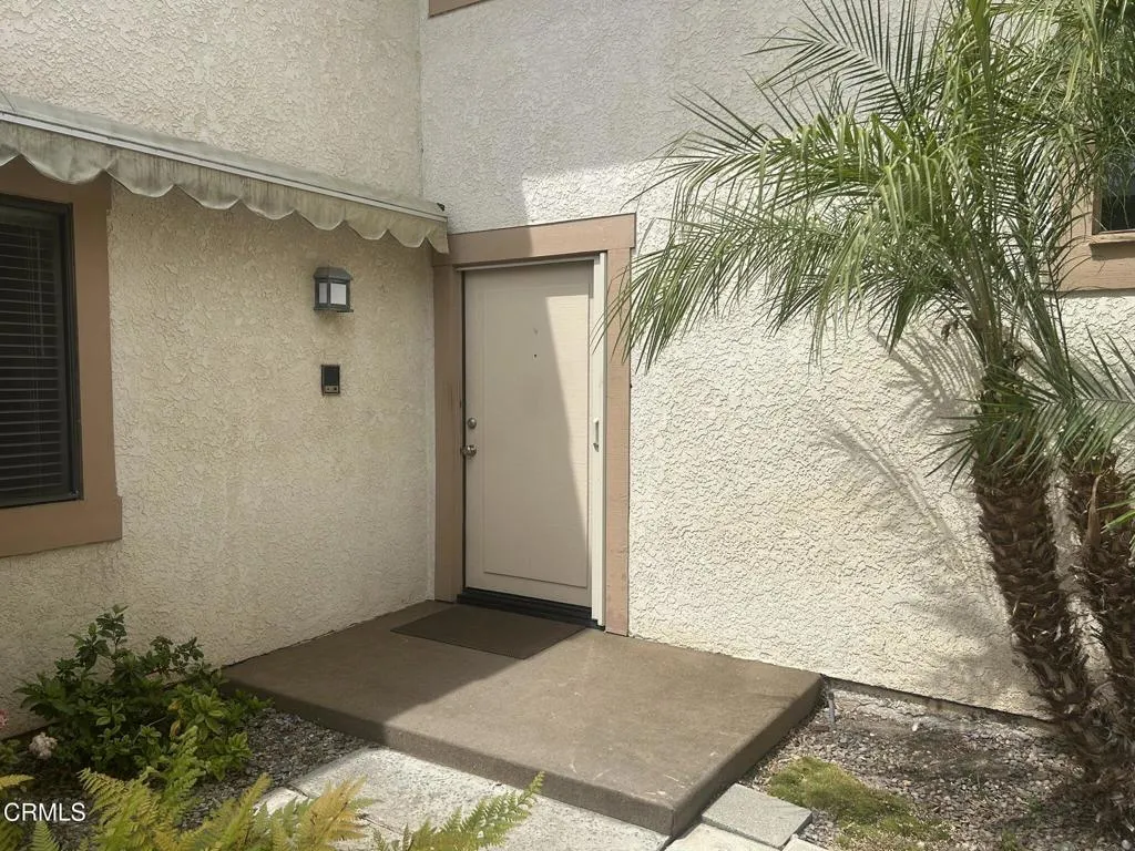 Front Courtyard with Retractable Awning