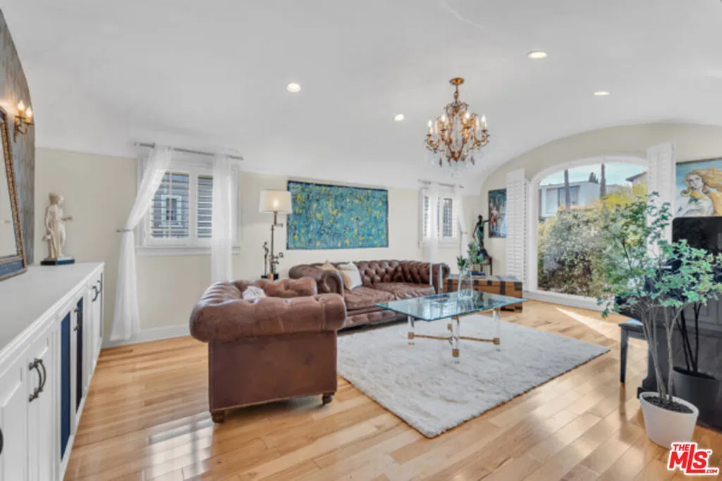 326 N Doheny Drive, Beverly Hills, California 90211 — photo 4