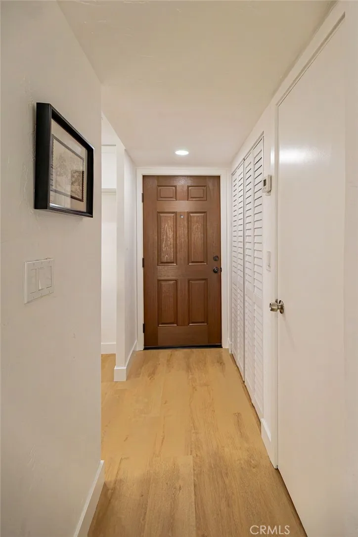 5720 Owensmouth Avenue, Woodland Hills, California 91367 — photo 4