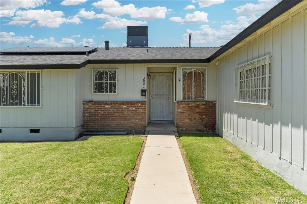 2804 Pomona, Bakersfield, California 93305 — photo 4