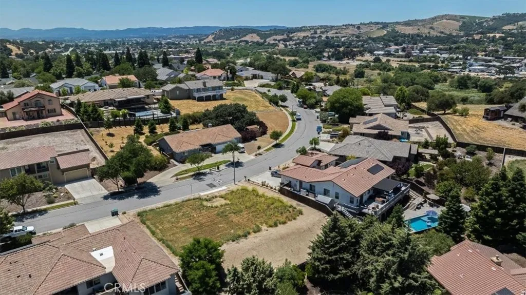 679 Red Cloud, Paso Robles, California 93446 — photo 4