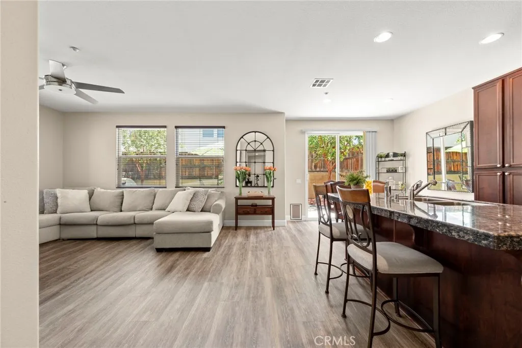 78 Crocus, Redlands, California 92373 — photo 4