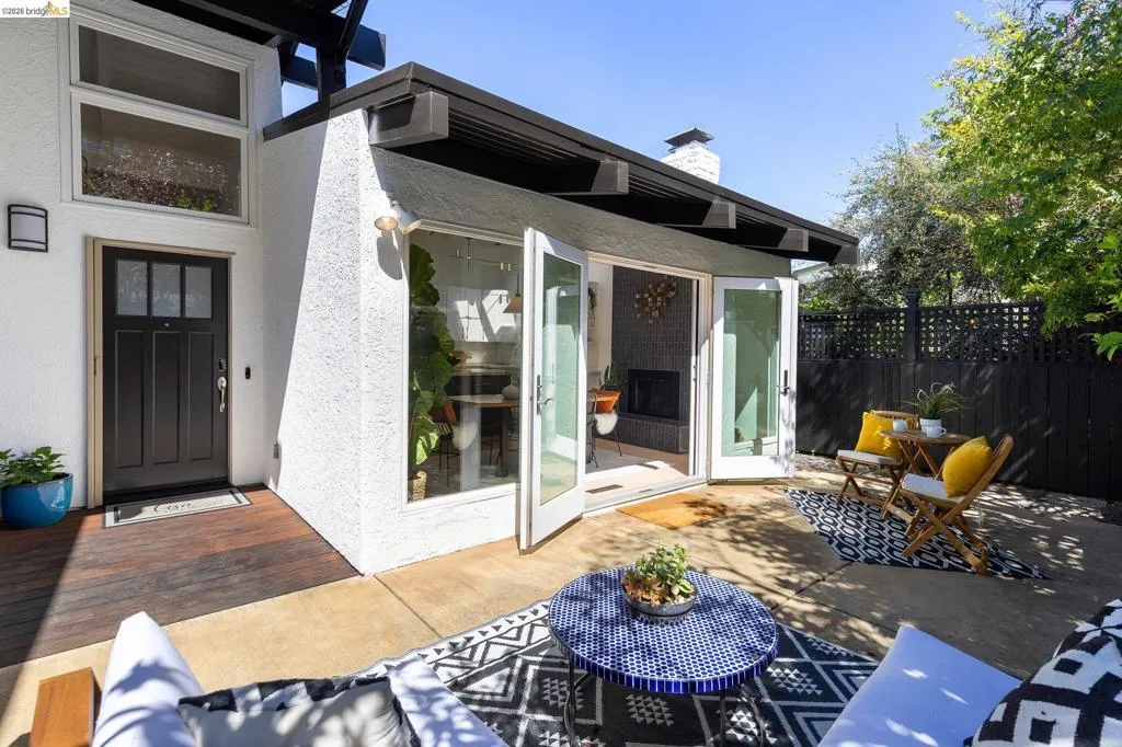 6930 Snake Rd, Oakland, California 94611 — photo 5