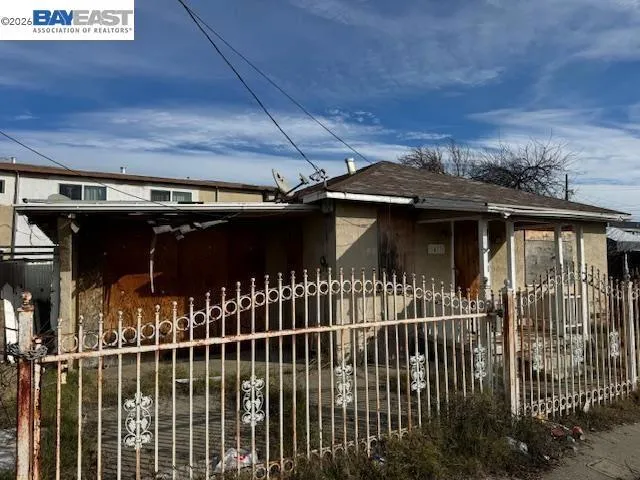 1413 Post Ave