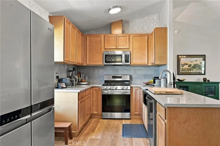 Solid surface counters, stainless steel appliances
