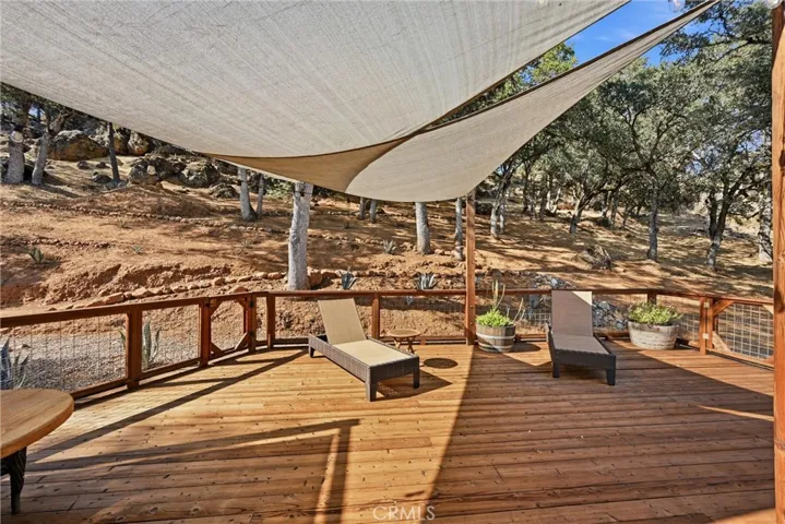 Large deck with sun shades - ideal for entertaining