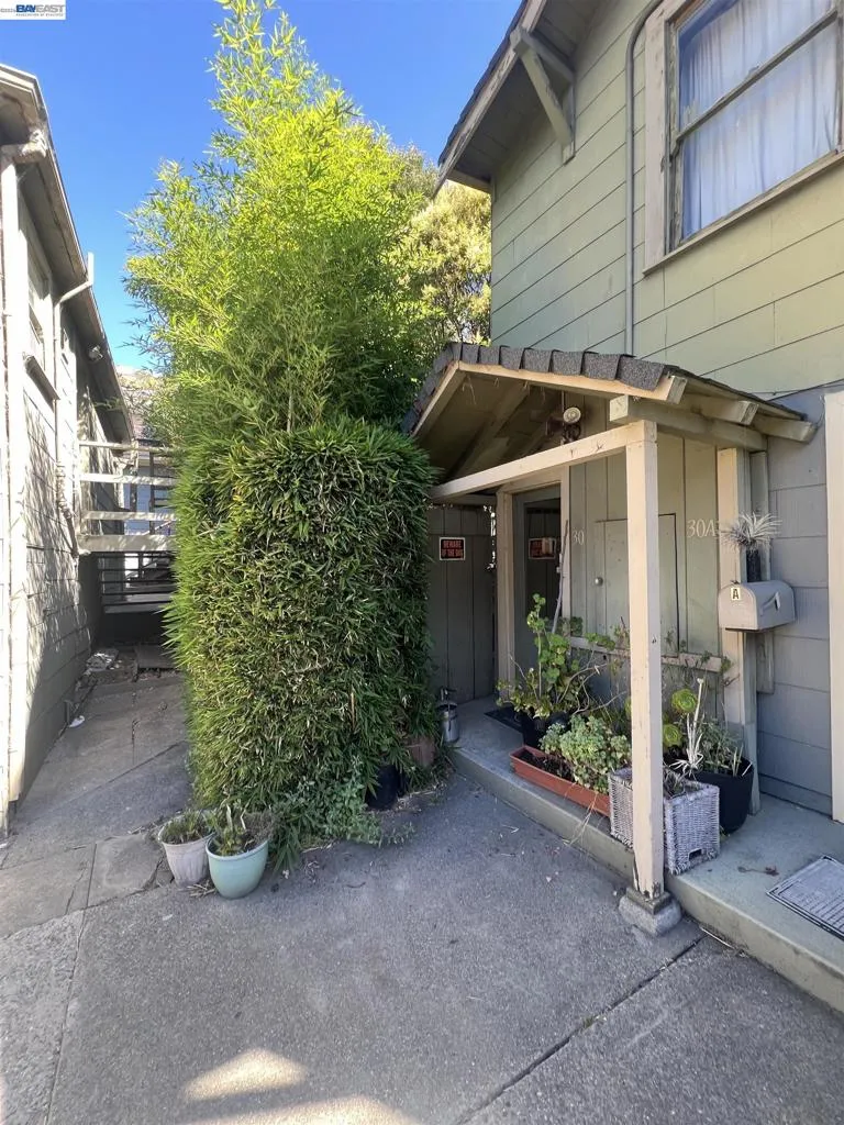 28 30 Yosemite Ave, Oakland, California 94611-5323 — photo 4