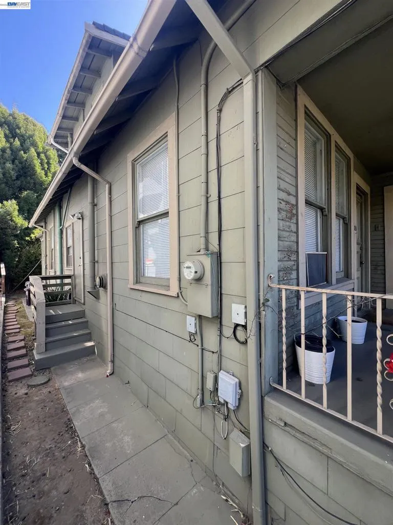 28 30 Yosemite Ave, Oakland, California 94611-5323 — photo 5
