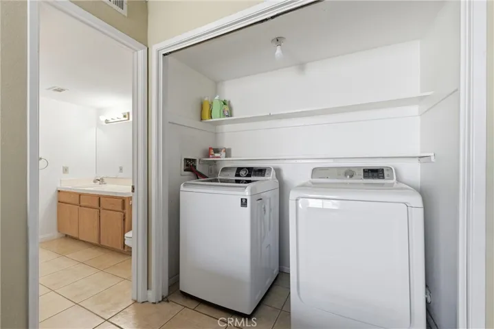Indoor laundry in lower​​‌​​​​‌​​‌‌​​‌​​​‌‌​​​‌​​‌‌​​‌‌​​‌‌​​​​ level